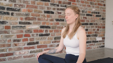 Artikel lesen Yoga-Flow zum kraftvollen Start in den Tag