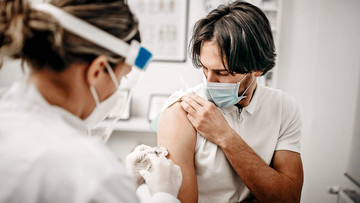 Artikel lesen Novavax-Impfstoff für Erwachsene: was Sie über den Totimpfstoff wissen müssen