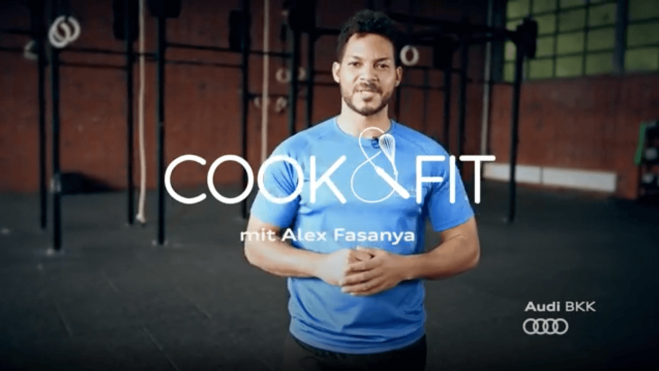 Fitness- und Ernährungscoach Alex Fasanya zeigt im Video ein kurzes, geführtes HIIT-Workout.
